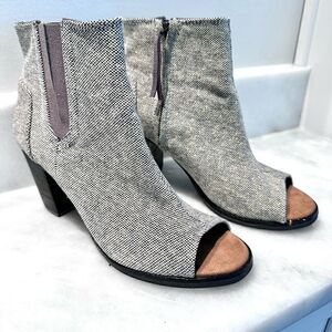 Toms Majorca Peep Toe Metallic Lined Gray Ankle Boots Size 7.5